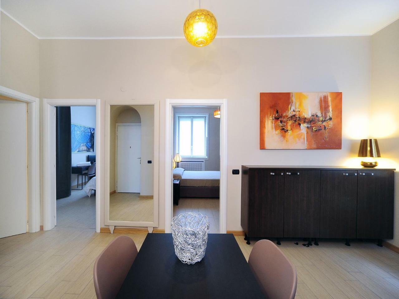 Urban District Apartments - Milan Old Town Central 2 Br Екстер'єр фото
